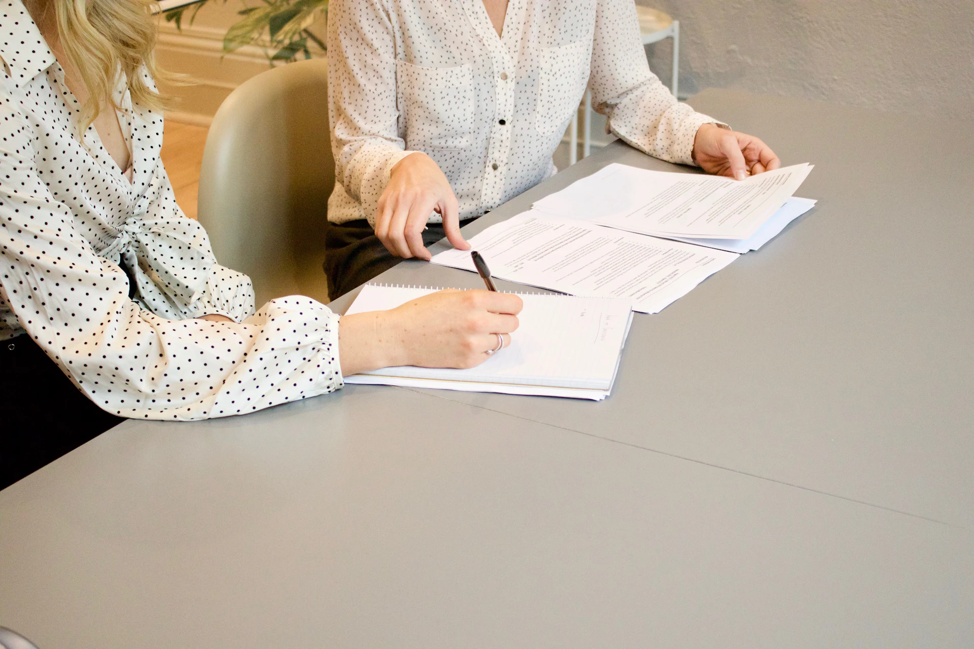 Firma de un contrato de trabajo